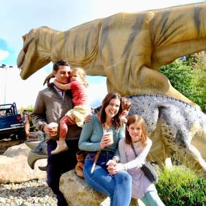 a statue of a man and a woman sitting at a zoo