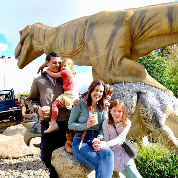 a statue of a man and a woman sitting at a zoo